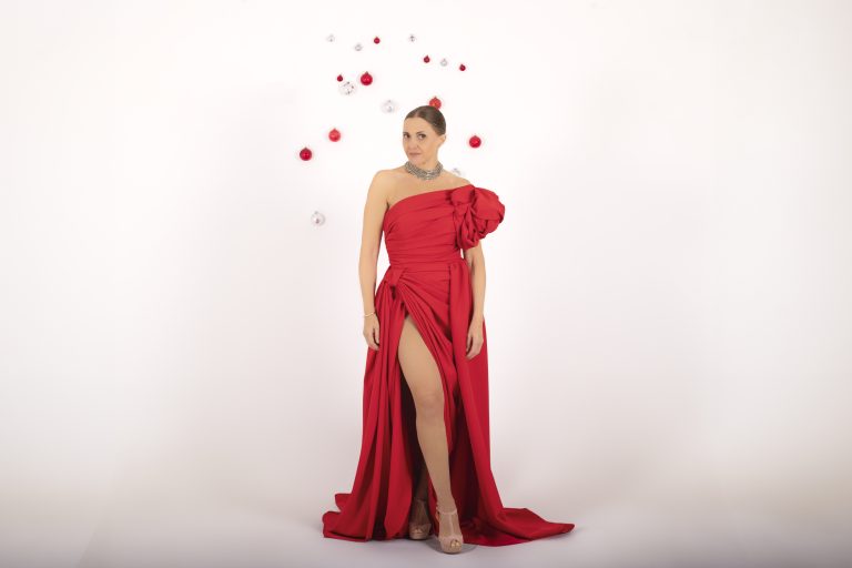 Versión del vestido rojo de Cara Delevigne