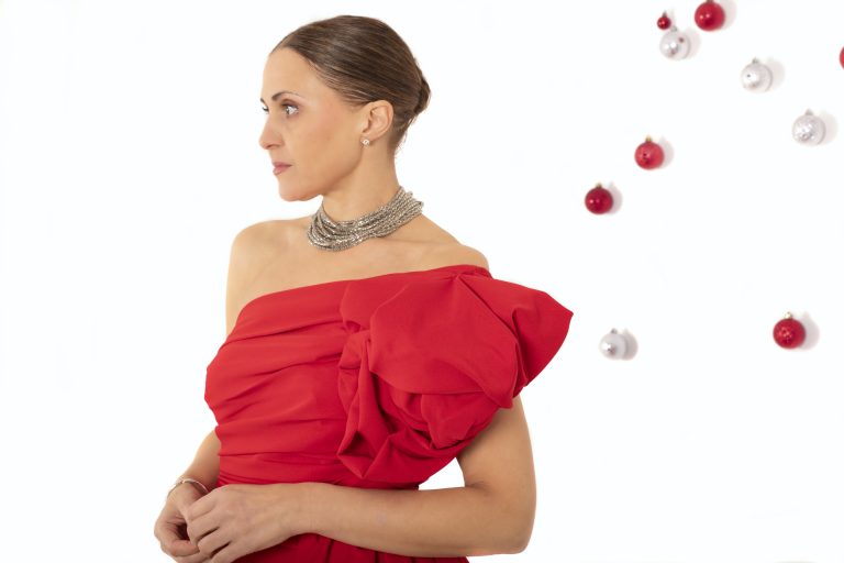 Versión hecha por nosotras del vestido rojo de Cara Delevigne